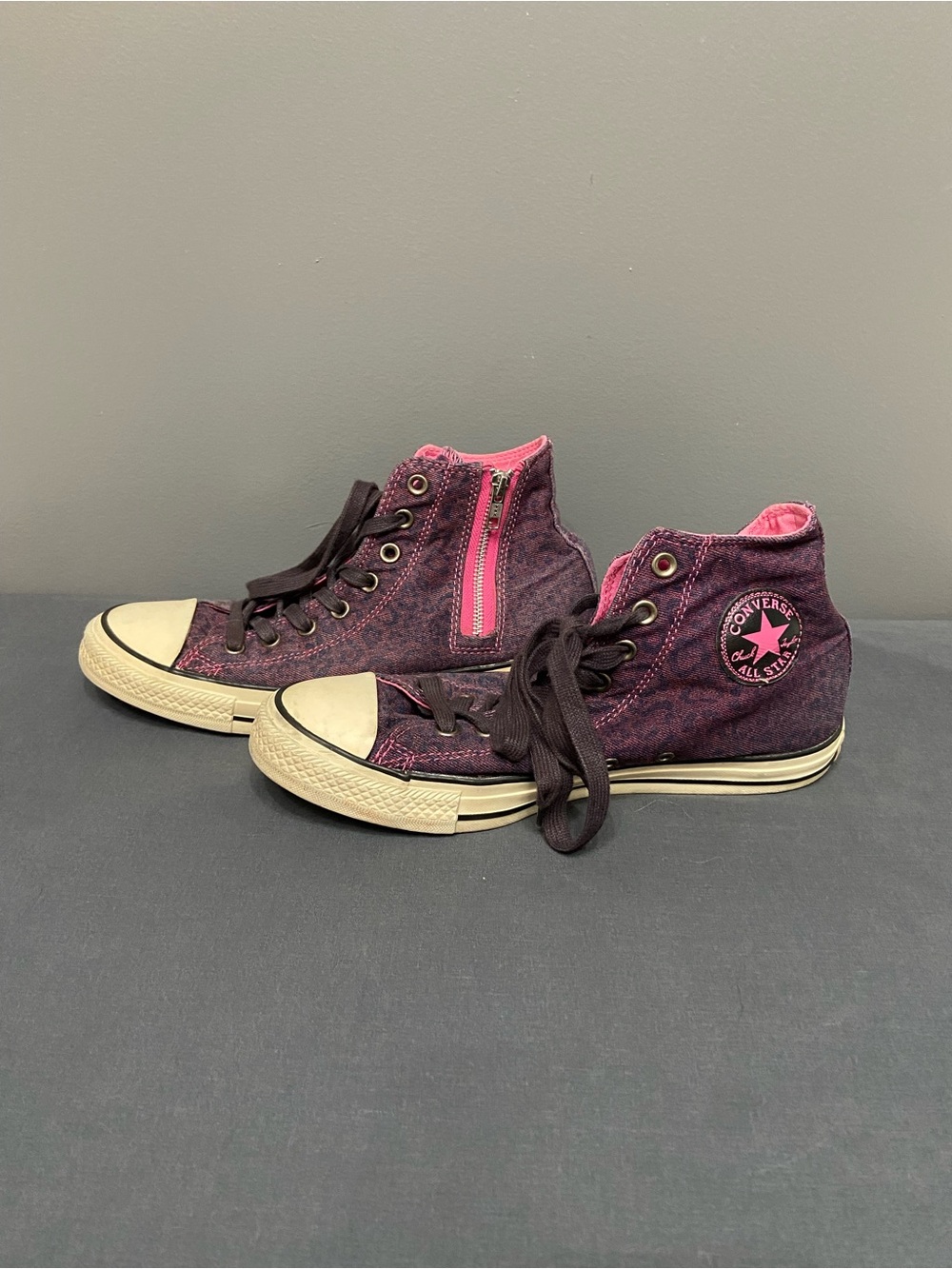 CONVERSE Chuck Taylor Pink & Purple Leopard All Star High Top Zippered Womens 10